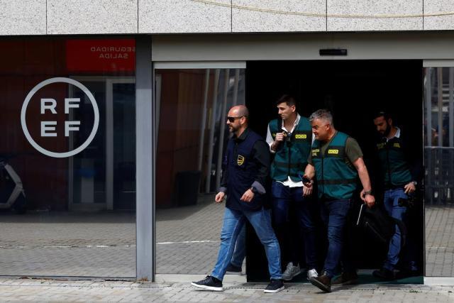 西班牙足协总部遭突击搜查腐败 前主席在国外逃脱逮捕